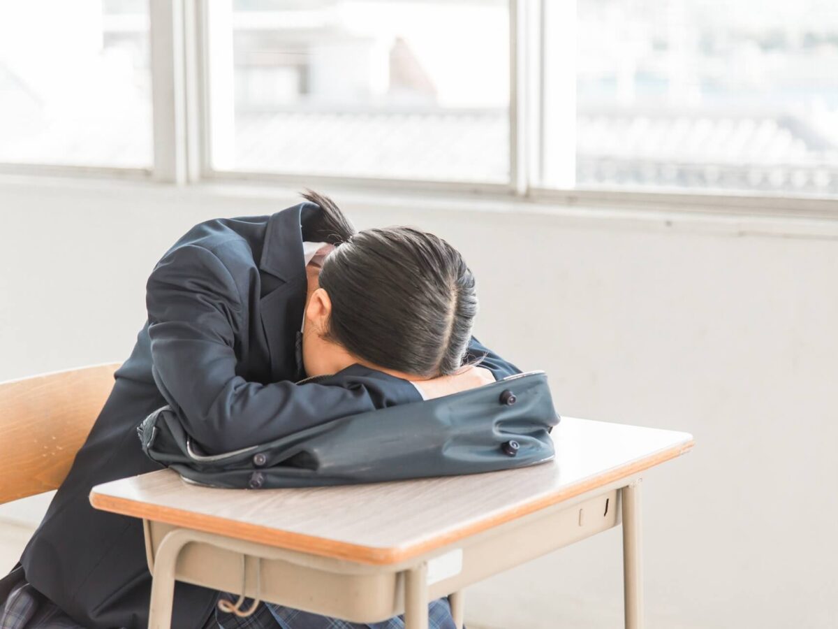 学校で悩んでいる生徒
