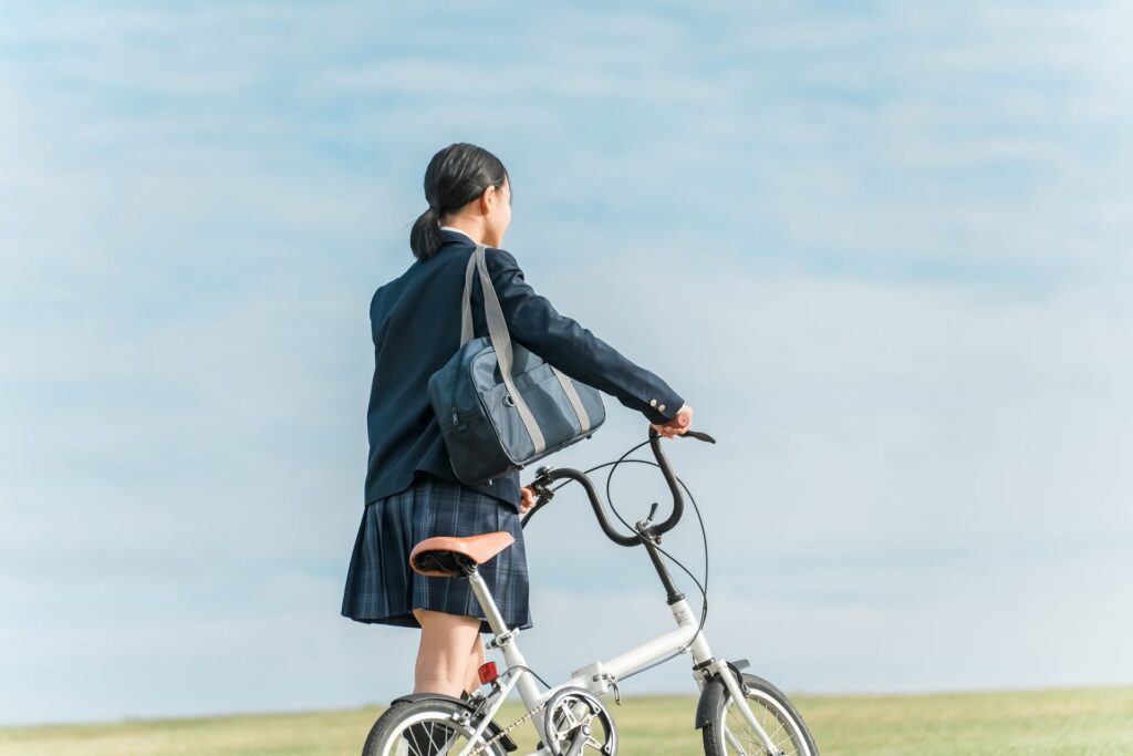 ポツンと一人で帰宅する子ども